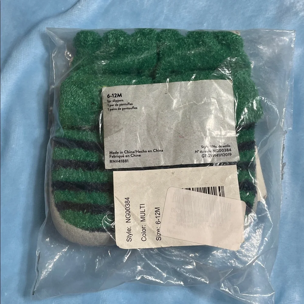 NEW 6-12 mo green & blue FROG unisex Slipper Socks from Goldbug